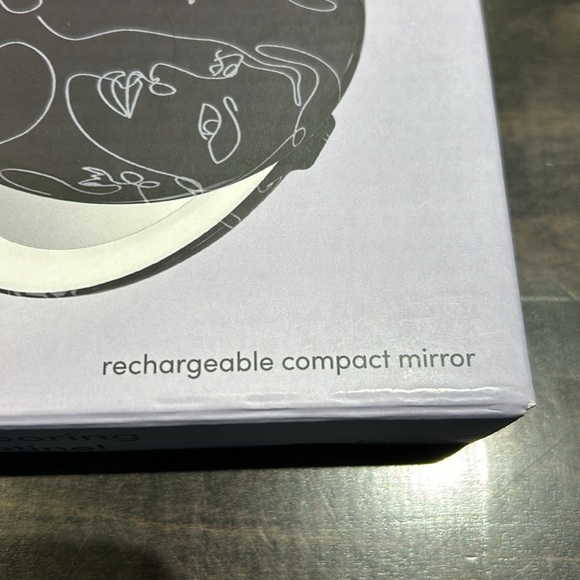 Fani compact rechargeable mirror - Picture 2 of 4
